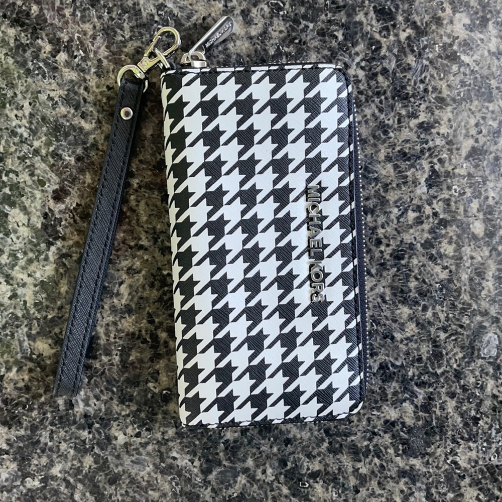 Wallet wristlet